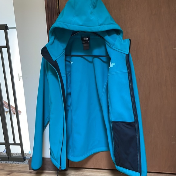 Women’s North Face Jacket - Picture 3 of 5